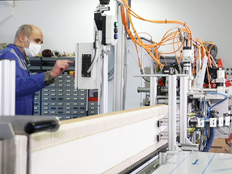 Carton Feeder: la soluzione più semplice per aumentare l’efficienza della vostra linea di imballaggio